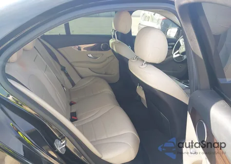 2019 Mercedes-Benz C 300 z USA, uszkodzony, nr VIN WDDWF8DB0KR516351